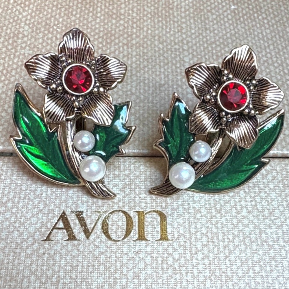 Vintage 1994 Avon Christmas Gold Flower Ruby & Pearl Accent 1.25" Clip Earrings